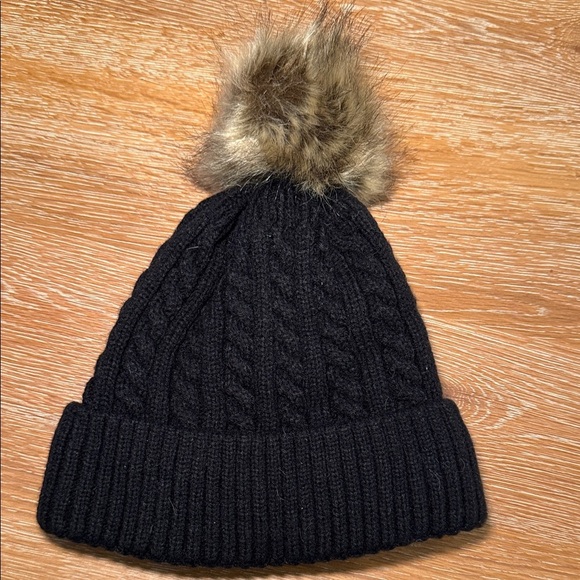 Quiz Accessories - Black Knit Beanie with Faux Fur Pom